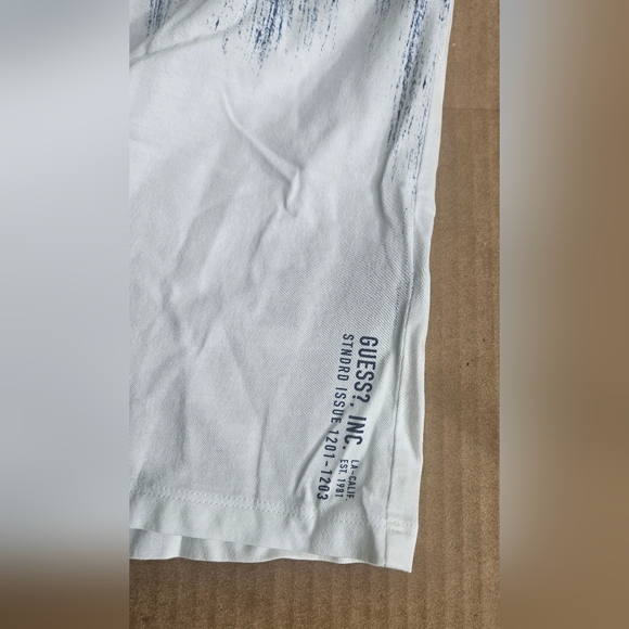 Guess Men's V-Neck T-Shirt - Picture 2 of 6